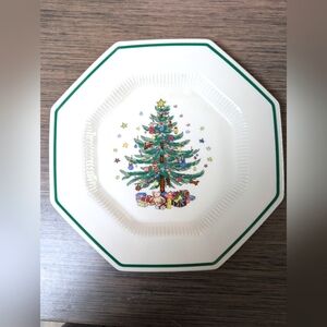 Nikko Christmastime dinner plates